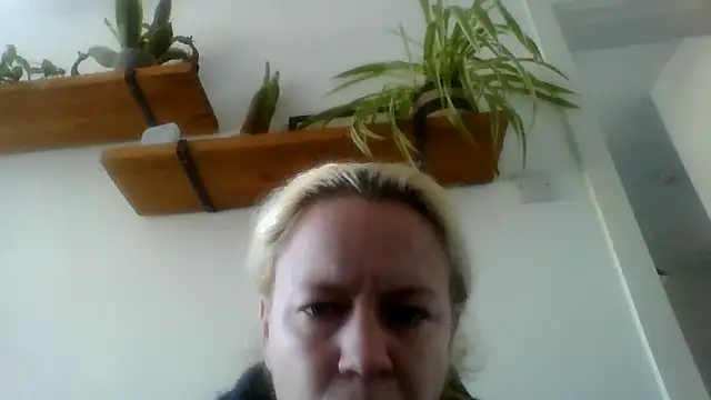 Snapshot of jennyblondeuk chatting on March 4, 2026, 2:14 pm jennyblondeuk online show from March 4, 2026, 2:14 pm