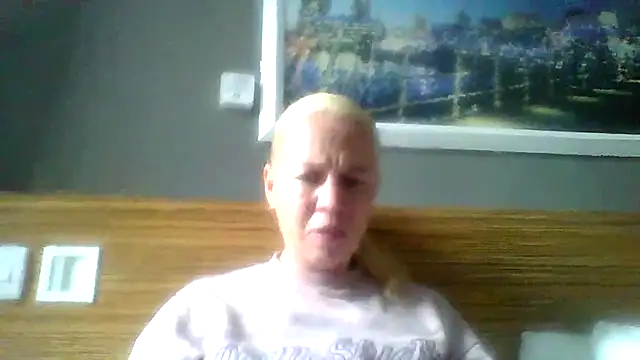 Snapshot of jennyblondeuk chatting on April 4, 2026, 2:34 pm jennyblondeuk online show from April 4, 2026, 2:34 pm