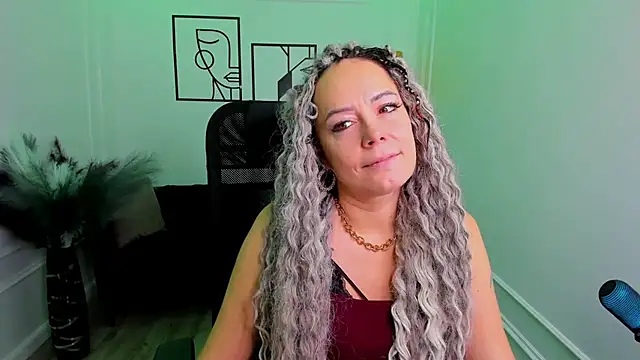 SamanthaReider online show from January 12, 2026, 11:17 am