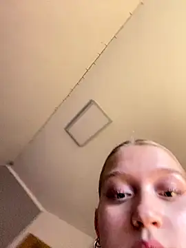 EmmiPemmi online show from December 21, 2025, 1:46 pm