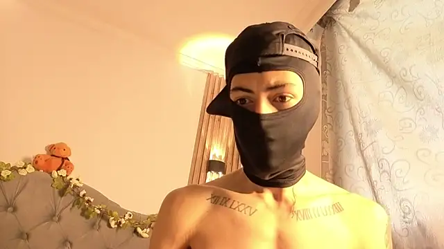 cute emmma online show from April 22, 2026, 11:06 am