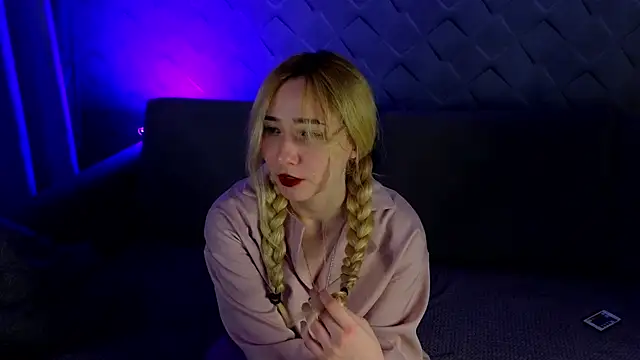 lilcozyvert  online show from December 21, 2025, 10:43 pm