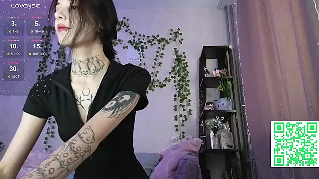 LeonaHinnes online show from February 19, 2026, 11:29 am