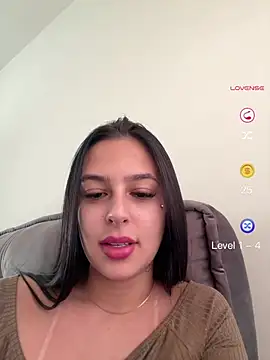 Snapshot of jujuarantes__2026 chatting on June 9, 2026, 2:18 pm jujuarantes 2026 online show from June 9, 2026, 2:18 pm