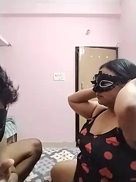 DesiSeductress online show from June 18, 2026, 3:39 pm