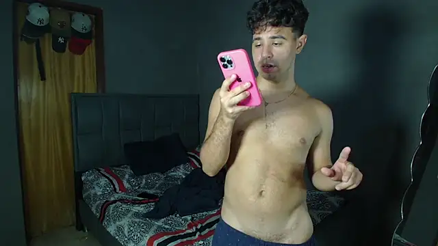 MAXIMILAINO-XXX online show from June 1, 2026, 12:44 am