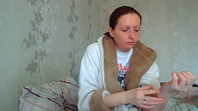 CrystallAngel online show from April 19, 2026, 1:45 pm