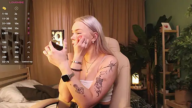 Leslie Caronn online show from February 12, 2026, 8:14 am