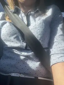 SexyMamiVee online show from April 23, 2026, 2:30 pm