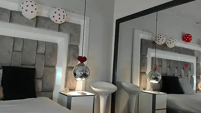 ElenaWatsonn online show from February 13, 2026, 7:58 pm