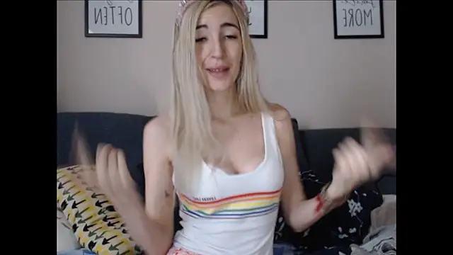Snapshot of BarbieBlondieGirl chatting on June 8, 2026, 10:16 am BarbieBlondieGirl online show from June 8, 2026, 10:16 am