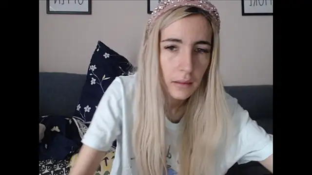 Snapshot of BarbieBlondieGirl chatting on June 17, 2026, 2:49 pm BarbieBlondieGirl online show from June 17, 2026, 2:49 pm