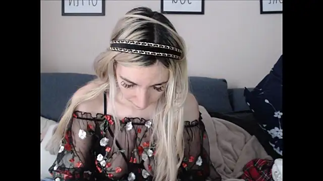 Snapshot of BarbieBlondieGirl chatting on June 11, 2026, 8:33 am BarbieBlondieGirl online show from June 11, 2026, 8:33 am