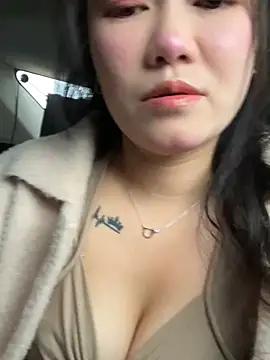 Molly-xiao online show from March 6, 2026, 9:04 am