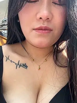 Molly-xiao online show from February 6, 2026, 5:14 am