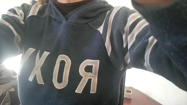 Filipasantoss1 online show from December 22, 2025, 3:12 pm