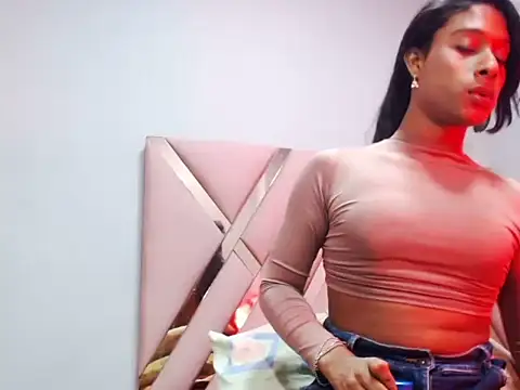 latina ts july online show from March 1, 2026, 6:13 am