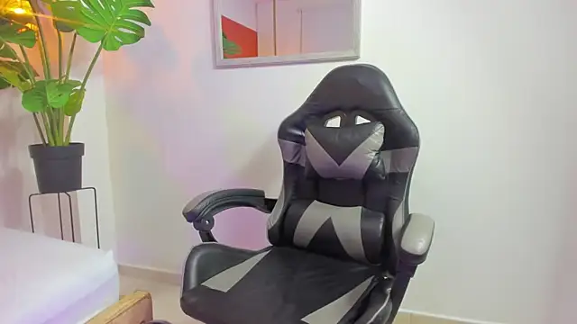 lila lain online show from February 8, 2026, 2:53 am