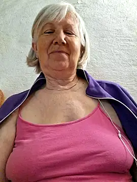 KlaudiaDarling online show from June 3, 2026, 2:33 pm
