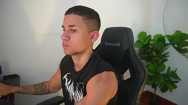 Thin tommy11 online show from December 22, 2025, 7:47 pm