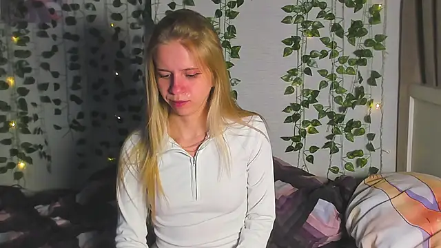 Cute Madam online show from January 12, 2026, 10:58 pm