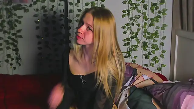 Cute Madam online show from January 17, 2026, 11:19 pm