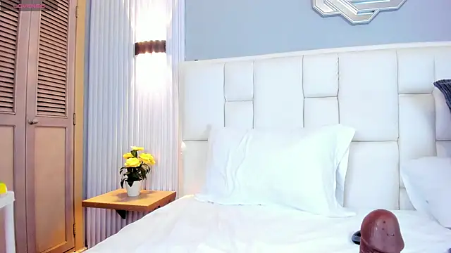 Elyn Leones online show from March 14, 2026, 11:00 pm