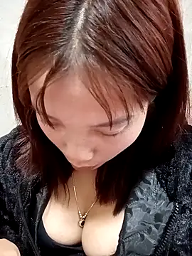 yeutinh00 online show from February 3, 2026, 2:53 am