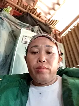 dakota-kis online show from December 23, 2025, 6:02 am