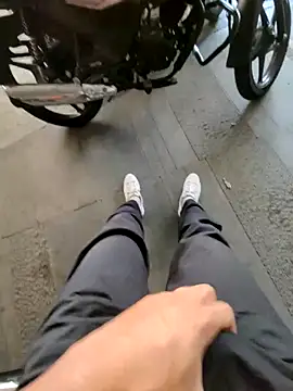 jerryrooh69 online show from April 6, 2026, 9:32 am