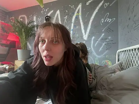 EmmaLyrica online show from April 14, 2026, 1:16 pm