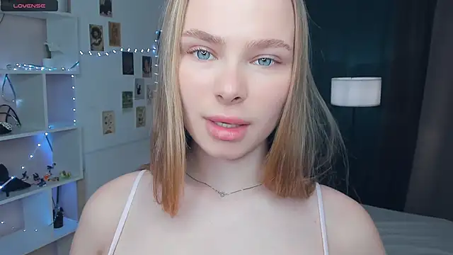 Icehoneybyte online show from April 12, 2026, 7:11 am