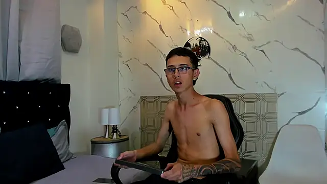 asher lux online show from April 15, 2026, 8:31 pm