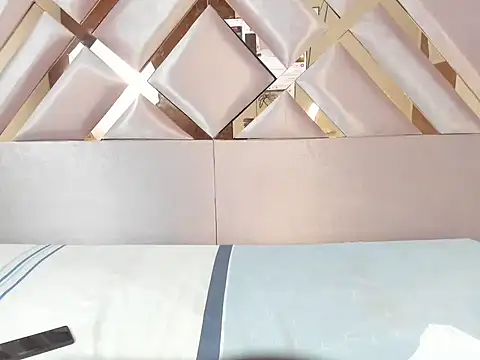 MiaKleinX online show from March 18, 2026, 8:21 pm