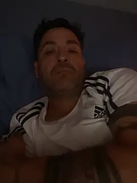 Gonzalodiaz online show from April 24, 2026, 4:58 am