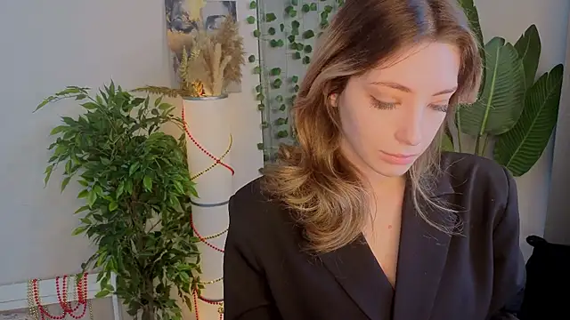 BrianneMallory online show from February 5, 2026, 6:09 am