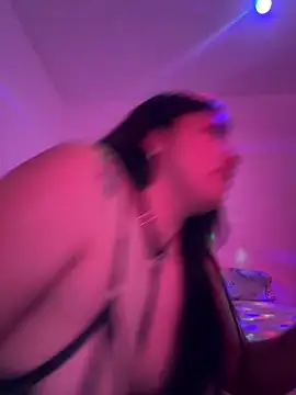 luna019971 online show from April 9, 2026, 7:42 pm