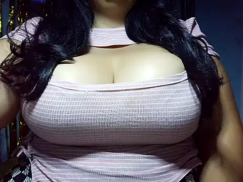 Snapshot of schoco_milff chatting on July 5, 2026, 11:06 am schoco milff online show from July 5, 2026, 11:06 am