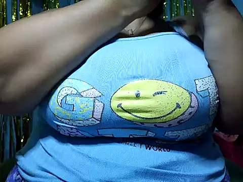 Snapshot of schoco_milff chatting on July 6, 2026, 8:11 pm schoco milff online show from July 6, 2026, 8:11 pm
