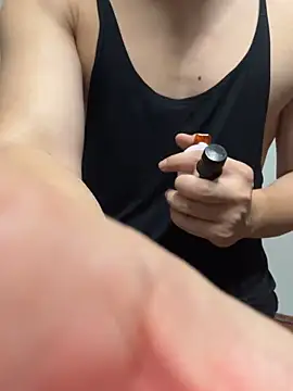 hunkybabyboi online show from April 8, 2026, 4:08 pm