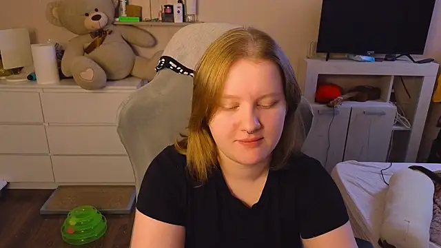 Ol1via online show from April 10, 2026, 3:24 am