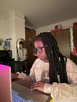 Snapshot of CookiesNcreaming chatting on February 5, 2026, 12:06 am CookiesNcreaming online show from February 5, 2026, 12:06 am