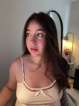 evelynrosess1 online show from April 20, 2026, 9:27 pm