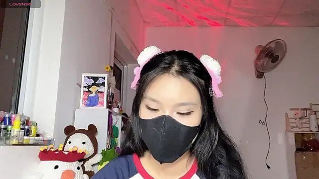 Tieu-May online show from April 19, 2026, 9:28 pm