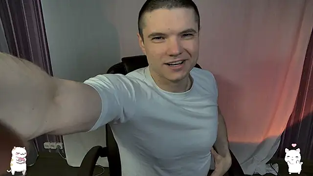 Snapshot of LoveMike1 chatting on April 15, 2026, 5:06 pm LoveMike1 online show from April 15, 2026, 5:06 pm