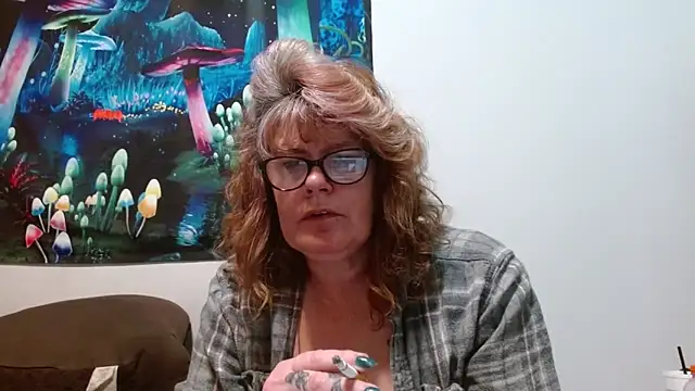 ladylavende3 online show from February 15, 2026, 6:47 am