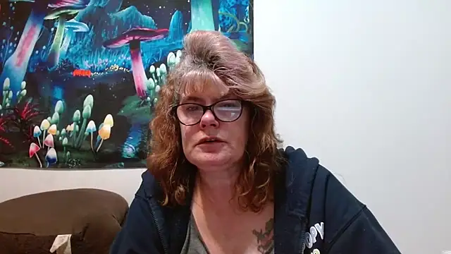 ladylavende3 online show from February 13, 2026, 7:41 am