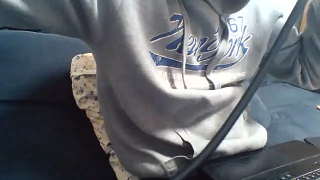 Snapshot of KaelNox chatting on May 10, 2026, 2:41 pm KaelNox online show from May 10, 2026, 2:41 pm