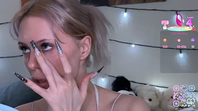 Snapshot of stillsweety chatting on February 16, 2026, 11:35 pm stillsweety online show from February 16, 2026, 11:35 pm