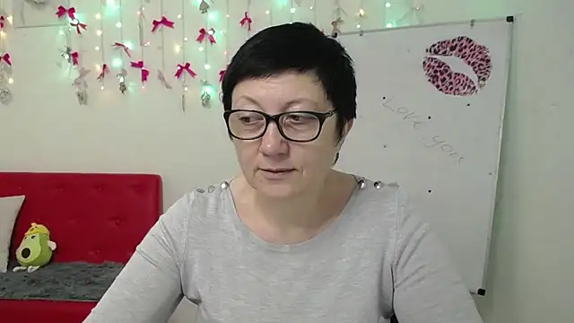 EmilyL0ve online show from April 19, 2026, 5:19 am